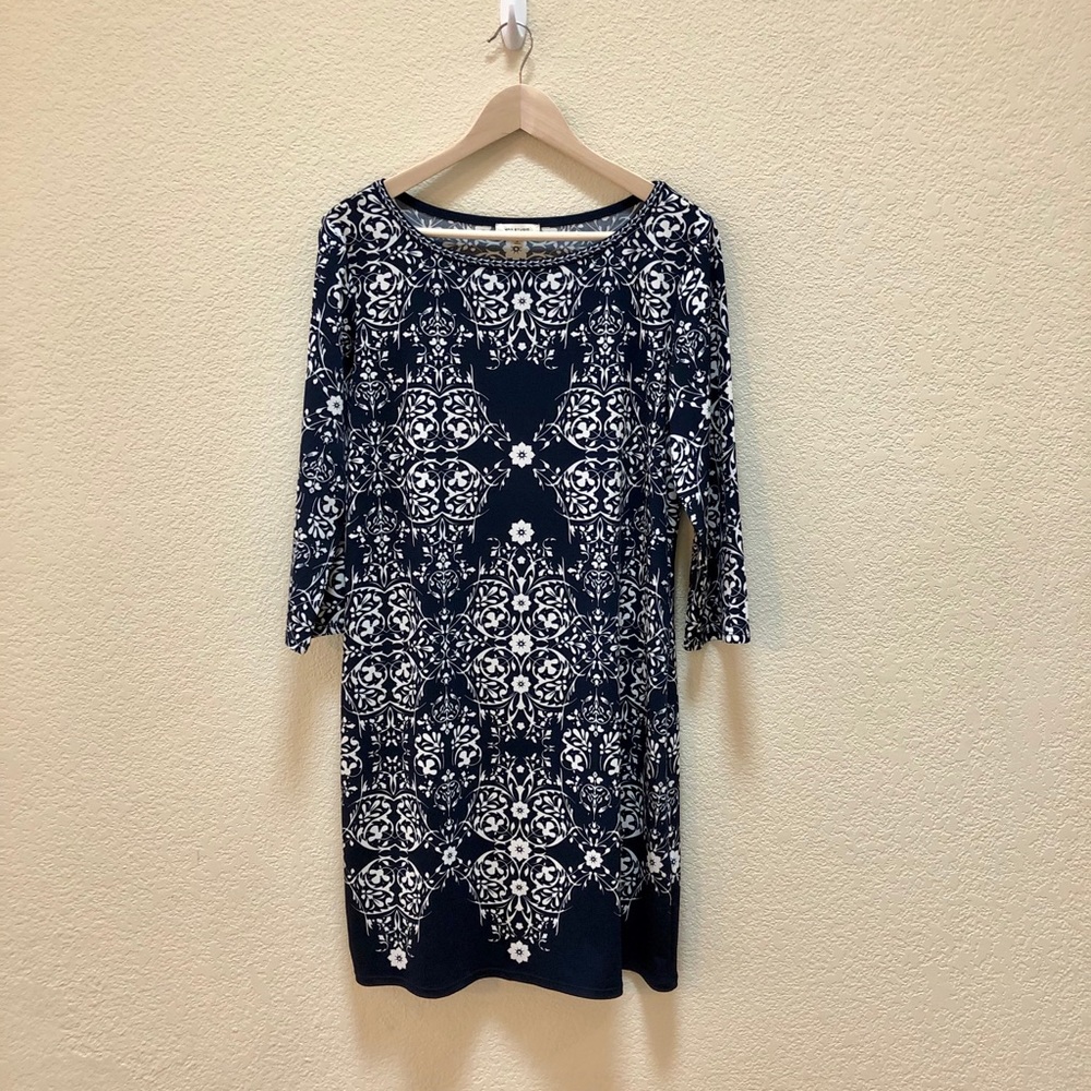Max Studio navy blue floral shift dress